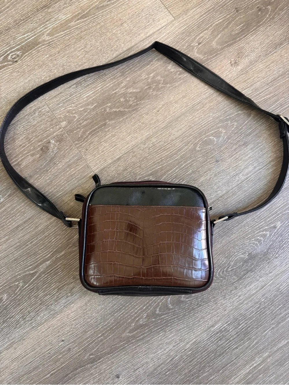 Men's Brown Leather Crossbody Bag with Black Accents